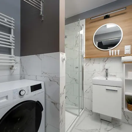 Stylowe Z Antresola, Balkonami I Miejscem Do Pracy By Renters Apartamento